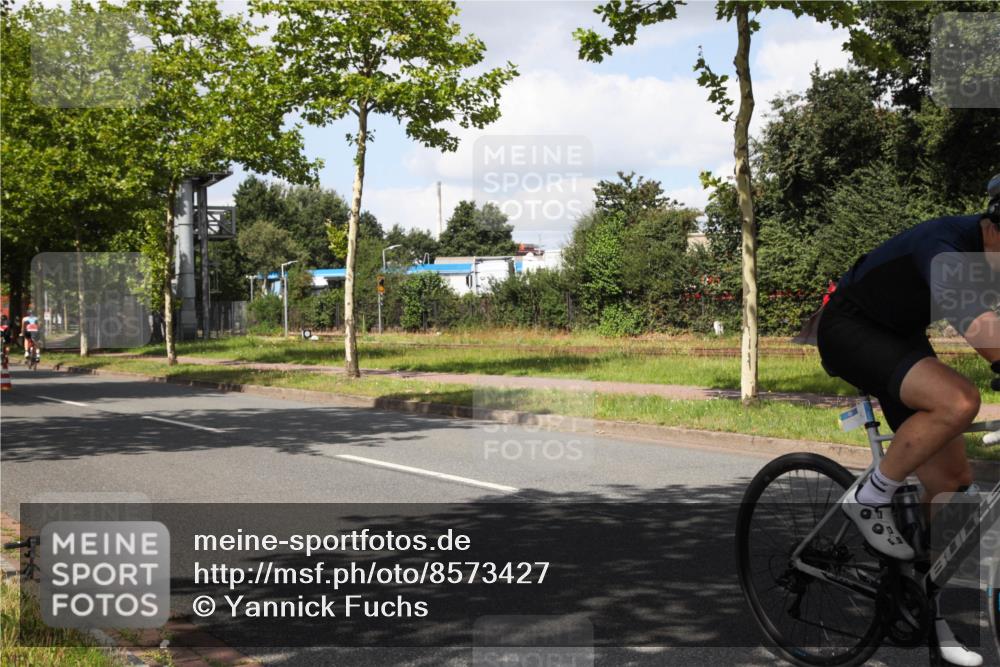 10.08.2025 - GEWOBA Citytriathlon Bremen Yannick Fuchs http://msf.ph/oto/8573427 10.08.2025 13:03:54 Radfahren 574, 576, 605, 676, 685, 753, 812, 823, 908, 965, 1007 meine-sportfotos.de