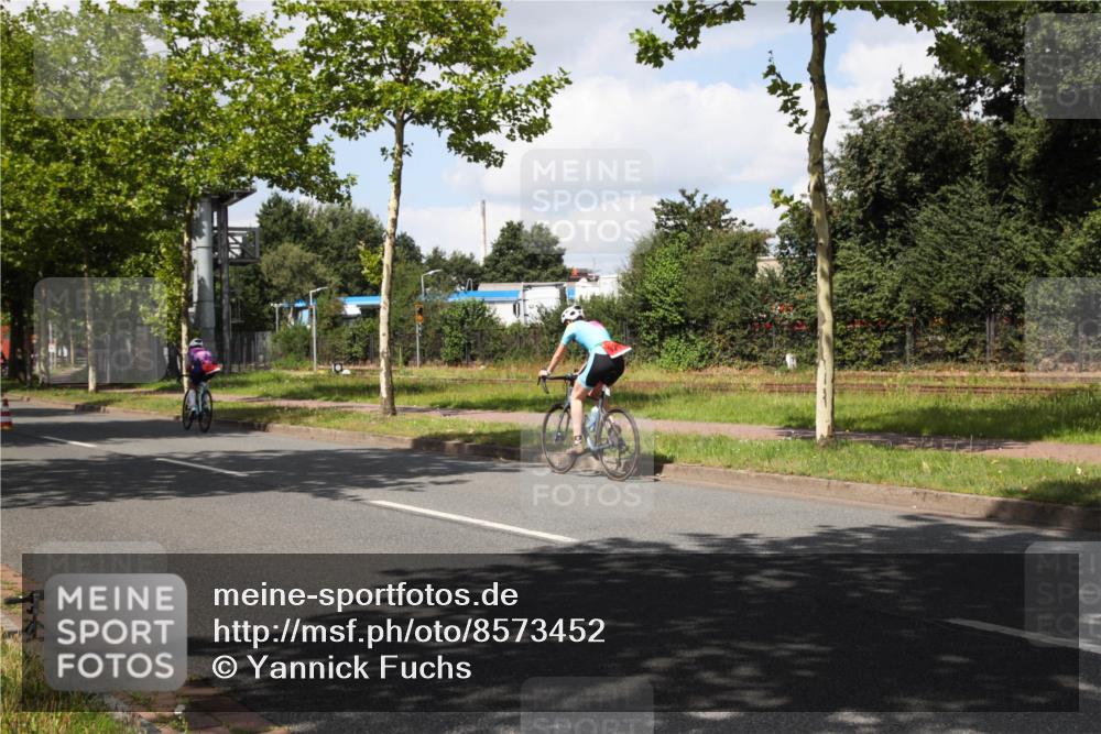 10.08.2025 - GEWOBA Citytriathlon Bremen Yannick Fuchs http://msf.ph/oto/8573452 10.08.2025 13:04:02 Radfahren 574, 576, 605, 625, 640, 676, 685, 697, 760, 769, 786, 908, 946, 963, 965, 1007, 1036 meine-sportfotos.de