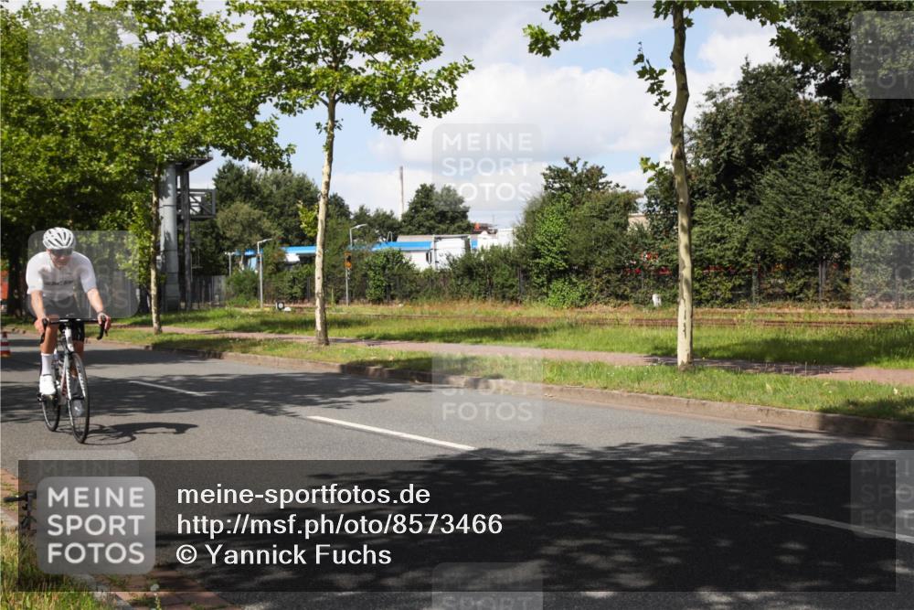 10.08.2025 - GEWOBA Citytriathlon Bremen Yannick Fuchs http://msf.ph/oto/8573466 10.08.2025 13:04:06 Radfahren 574, 576, 605, 625, 640, 676, 685, 697, 760, 769, 786, 946, 960, 963, 965, 1013, 1036 meine-sportfotos.de