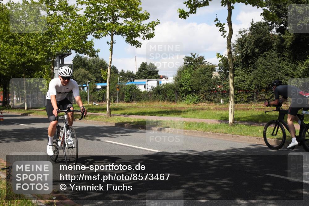 10.08.2025 - GEWOBA Citytriathlon Bremen Yannick Fuchs http://msf.ph/oto/8573467 10.08.2025 13:04:07 Radfahren 574, 576, 605, 625, 640, 685, 697, 760, 769, 786, 946, 960, 963, 965, 1013, 1036 meine-sportfotos.de