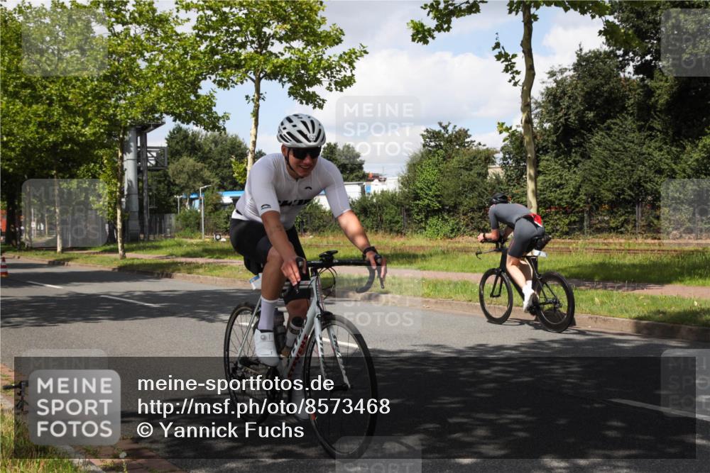 10.08.2025 - GEWOBA Citytriathlon Bremen Yannick Fuchs http://msf.ph/oto/8573468 10.08.2025 13:04:07 Radfahren 574, 576, 605, 625, 640, 685, 697, 760, 769, 786, 946, 960, 963, 965, 1013, 1036 meine-sportfotos.de