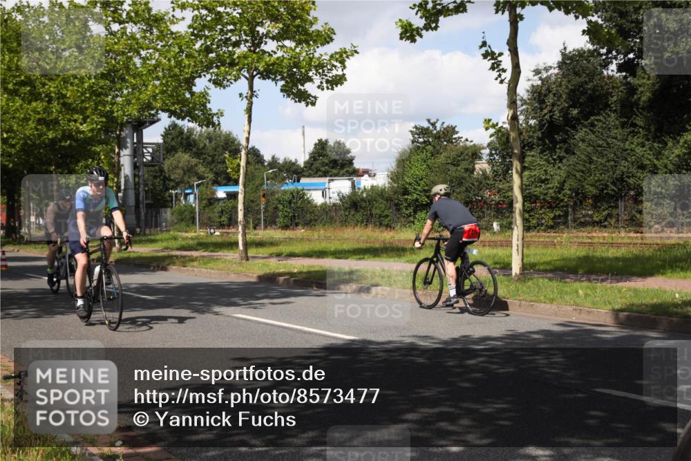 10.08.2025 - GEWOBA Citytriathlon Bremen Yannick Fuchs http://msf.ph/oto/8573477 10.08.2025 13:04:09 Radfahren 574, 576, 605, 625, 640, 685, 697, 760, 769, 786, 946, 960, 963, 965, 1013, 1036 meine-sportfotos.de