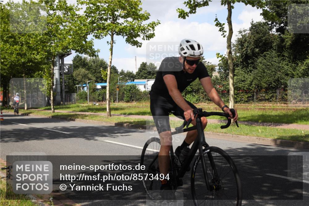 10.08.2025 - GEWOBA Citytriathlon Bremen Yannick Fuchs http://msf.ph/oto/8573494 10.08.2025 13:04:14 Radfahren 576, 605, 625, 640, 674, 697, 760, 769, 786, 799, 946, 960, 963, 1013, 1036 meine-sportfotos.de