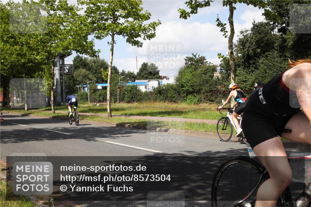 10.08.2025 - GEWOBA Citytriathlon Bremen Yannick Fuchs http://msf.ph/oto/8573504 10.08.2025 13:04:17 Radfahren 576, 605, 625, 640, 674, 697, 760, 769, 786, 799, 946, 960, 963, 1013, 1036 meine-sportfotos.de