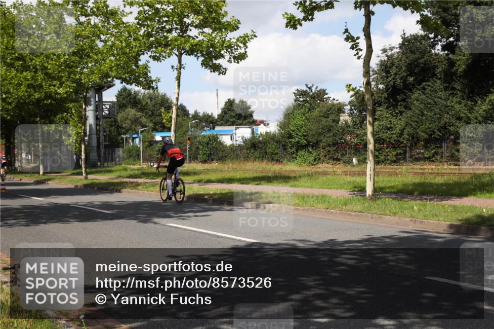 10.08.2025 - GEWOBA Citytriathlon Bremen Yannick Fuchs http://msf.ph/oto/8573526 10.08.2025 13:04:24 Radfahren 640, 674, 751, 760, 769, 799, 808, 875, 939, 946, 960, 1013, 1036 meine-sportfotos.de