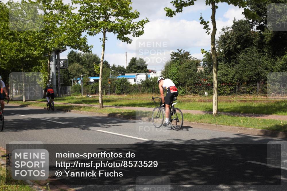 10.08.2025 - GEWOBA Citytriathlon Bremen Yannick Fuchs http://msf.ph/oto/8573529 10.08.2025 13:04:25 Radfahren 583, 640, 674, 675, 751, 760, 769, 799, 808, 875, 939, 960, 1013, 1036 meine-sportfotos.de