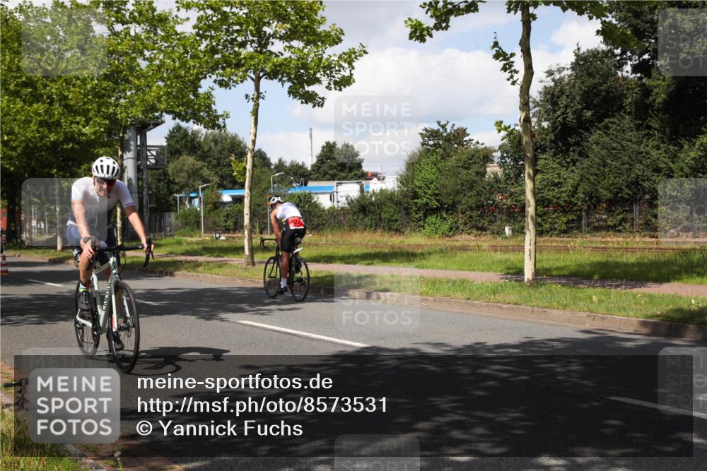 10.08.2025 - GEWOBA Citytriathlon Bremen Yannick Fuchs http://msf.ph/oto/8573531 10.08.2025 13:04:26 Radfahren 583, 640, 674, 675, 751, 769, 799, 808, 875, 939, 960, 1013, 1036 meine-sportfotos.de