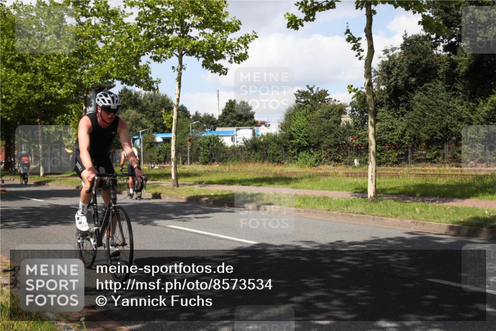 10.08.2025 - GEWOBA Citytriathlon Bremen Yannick Fuchs http://msf.ph/oto/8573534 10.08.2025 13:04:26 Radfahren 583, 640, 674, 675, 751, 769, 799, 808, 875, 939, 960, 1013, 1036 meine-sportfotos.de