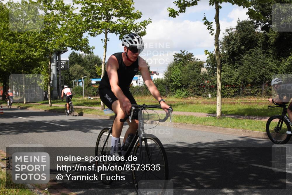 10.08.2025 - GEWOBA Citytriathlon Bremen Yannick Fuchs http://msf.ph/oto/8573535 10.08.2025 13:04:27 Radfahren 583, 674, 675, 751, 769, 799, 808, 875, 939, 960, 1013, 1036 meine-sportfotos.de