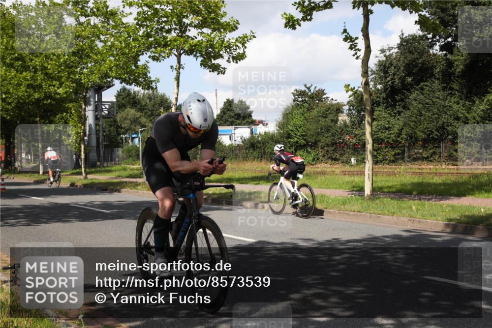 10.08.2025 - GEWOBA Citytriathlon Bremen Yannick Fuchs http://msf.ph/oto/8573539 10.08.2025 13:04:28 Radfahren 583, 674, 675, 751, 799, 808, 875, 939, 960, 1013 meine-sportfotos.de