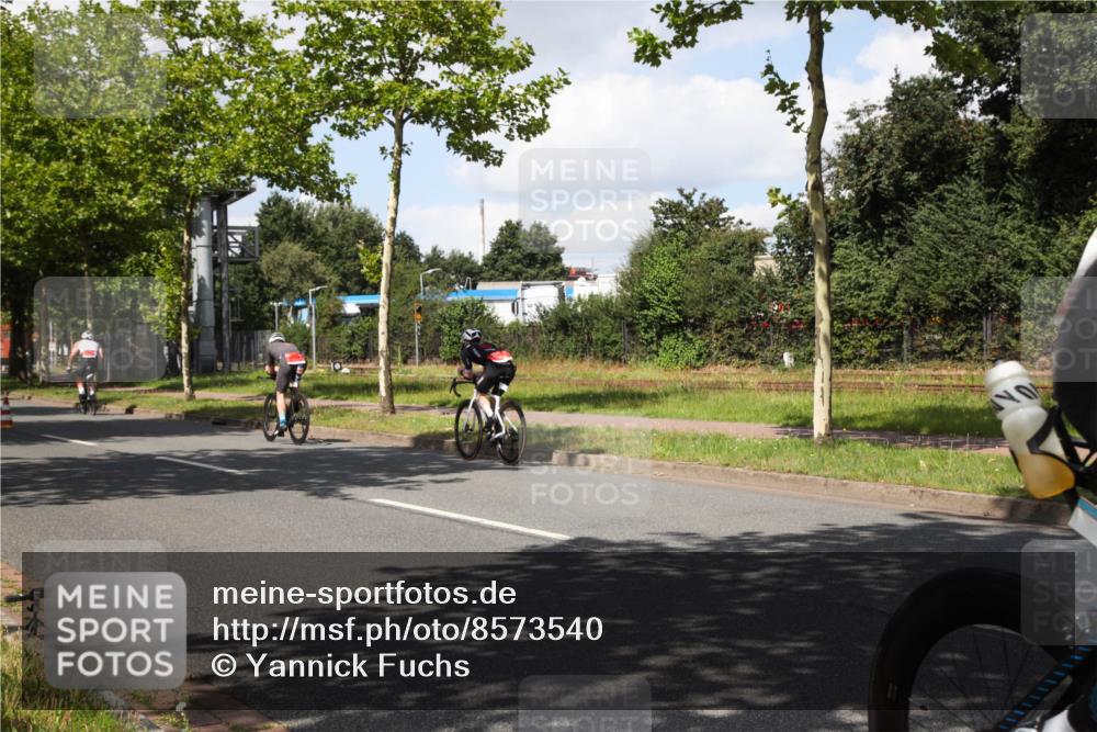 10.08.2025 - GEWOBA Citytriathlon Bremen Yannick Fuchs http://msf.ph/oto/8573540 10.08.2025 13:04:28 Radfahren 583, 674, 675, 751, 799, 808, 875, 939, 960, 1013 meine-sportfotos.de