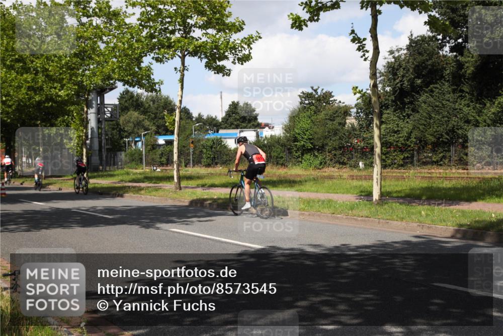 10.08.2025 - GEWOBA Citytriathlon Bremen Yannick Fuchs http://msf.ph/oto/8573545 10.08.2025 13:04:29 Radfahren 583, 674, 675, 751, 799, 808, 875, 939, 960 meine-sportfotos.de