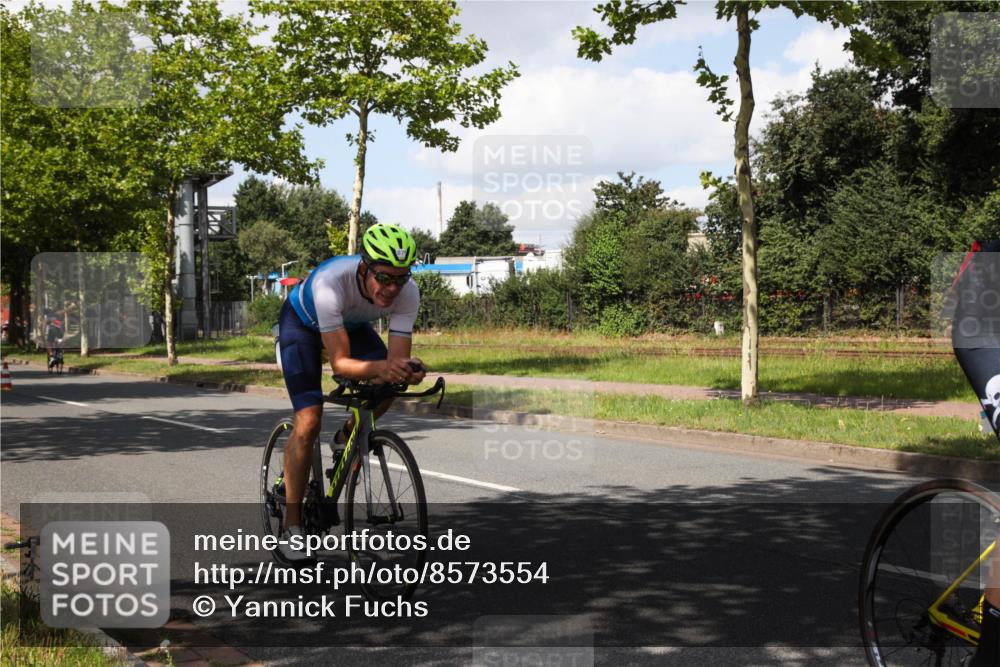 10.08.2025 - GEWOBA Citytriathlon Bremen Yannick Fuchs http://msf.ph/oto/8573554 10.08.2025 13:04:32 Radfahren 583, 674, 675, 751, 799, 808, 875, 909, 939 meine-sportfotos.de