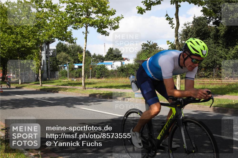 10.08.2025 - GEWOBA Citytriathlon Bremen Yannick Fuchs http://msf.ph/oto/8573555 10.08.2025 13:04:32 Radfahren 583, 674, 675, 751, 799, 808, 875, 909, 939 meine-sportfotos.de