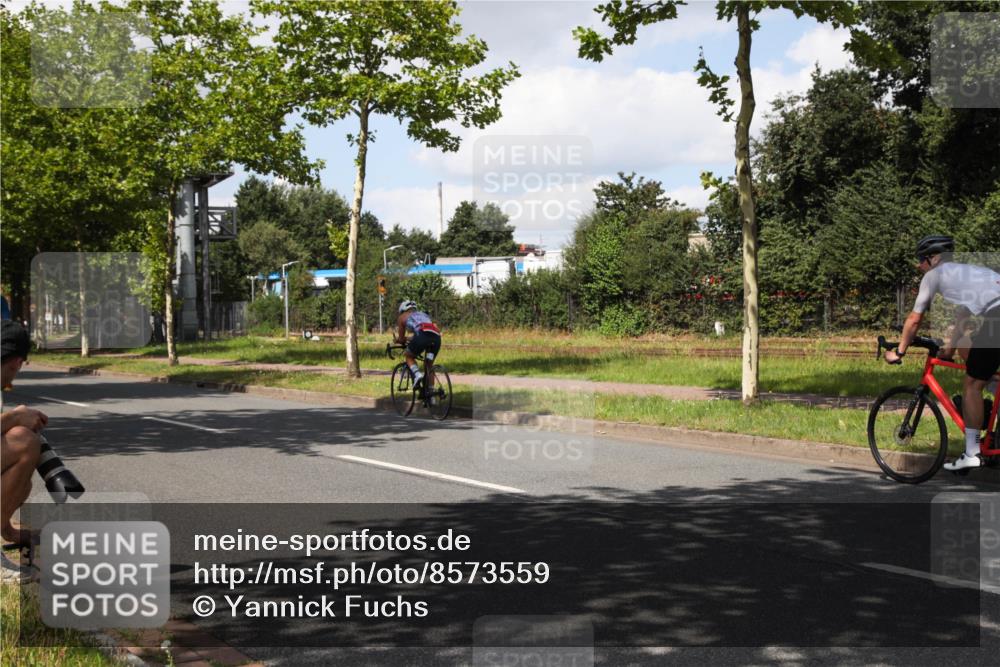 10.08.2025 - GEWOBA Citytriathlon Bremen Yannick Fuchs http://msf.ph/oto/8573559 10.08.2025 13:04:34 Radfahren 583, 674, 675, 751, 799, 808, 875, 909, 939 meine-sportfotos.de