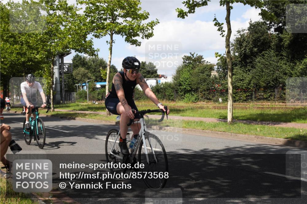 10.08.2025 - GEWOBA Citytriathlon Bremen Yannick Fuchs http://msf.ph/oto/8573568 10.08.2025 13:04:37 Radfahren 583, 674, 675, 751, 799, 808, 875, 909, 930, 939 meine-sportfotos.de