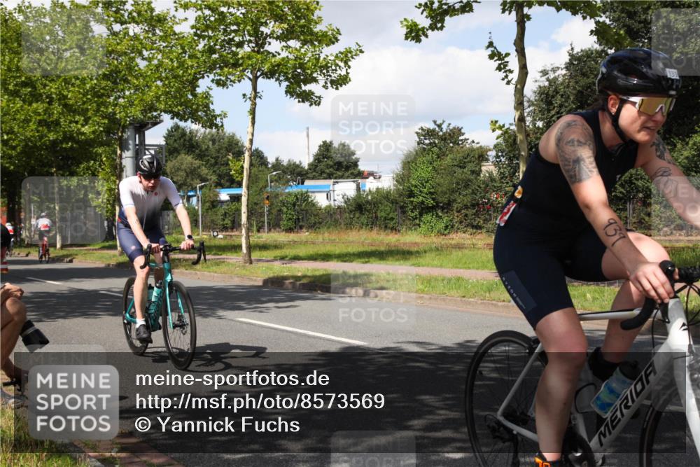 10.08.2025 - GEWOBA Citytriathlon Bremen Yannick Fuchs http://msf.ph/oto/8573569 10.08.2025 13:04:37 Radfahren 583, 674, 675, 751, 799, 808, 875, 909, 930, 939 meine-sportfotos.de