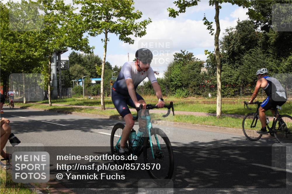 10.08.2025 - GEWOBA Citytriathlon Bremen Yannick Fuchs http://msf.ph/oto/8573570 10.08.2025 13:04:37 Radfahren 583, 674, 675, 751, 799, 808, 875, 909, 930, 939 meine-sportfotos.de