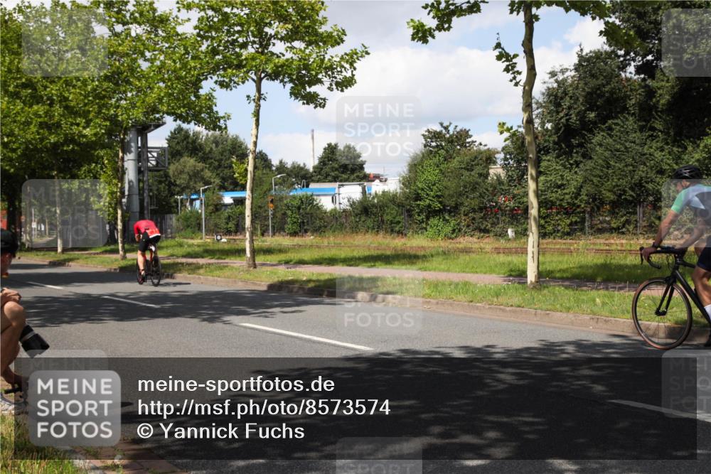 10.08.2025 - GEWOBA Citytriathlon Bremen Yannick Fuchs http://msf.ph/oto/8573574 10.08.2025 13:04:43 Radfahren 583, 629, 675, 751, 808, 875, 909, 930, 939, 951 meine-sportfotos.de