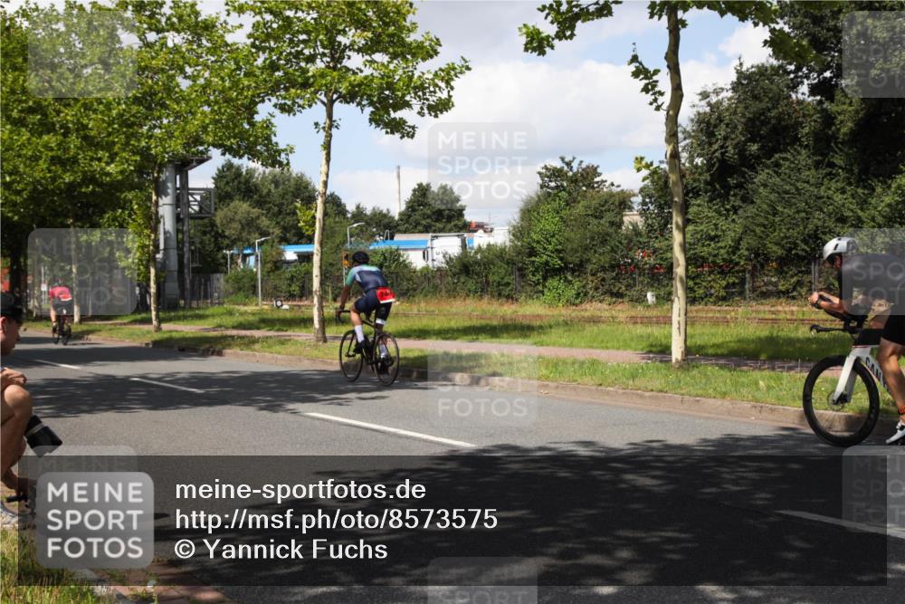 10.08.2025 - GEWOBA Citytriathlon Bremen Yannick Fuchs http://msf.ph/oto/8573575 10.08.2025 13:04:45 Radfahren 583, 629, 675, 751, 808, 909, 929, 930, 939, 951 meine-sportfotos.de