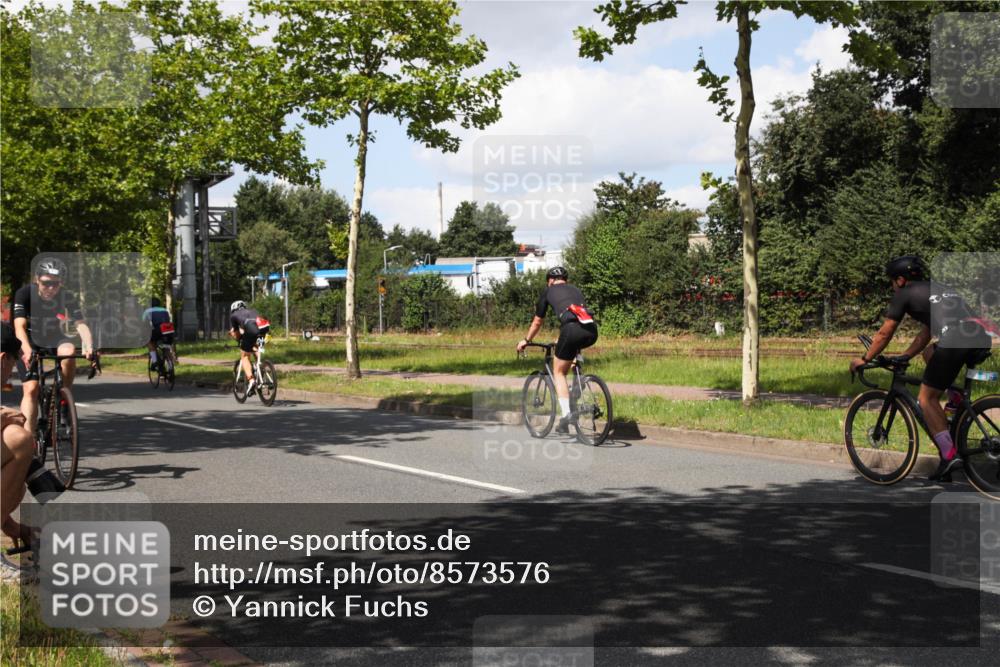 10.08.2025 - GEWOBA Citytriathlon Bremen Yannick Fuchs http://msf.ph/oto/8573576 10.08.2025 13:04:46 Radfahren 583, 629, 675, 808, 909, 929, 930, 939, 951 meine-sportfotos.de