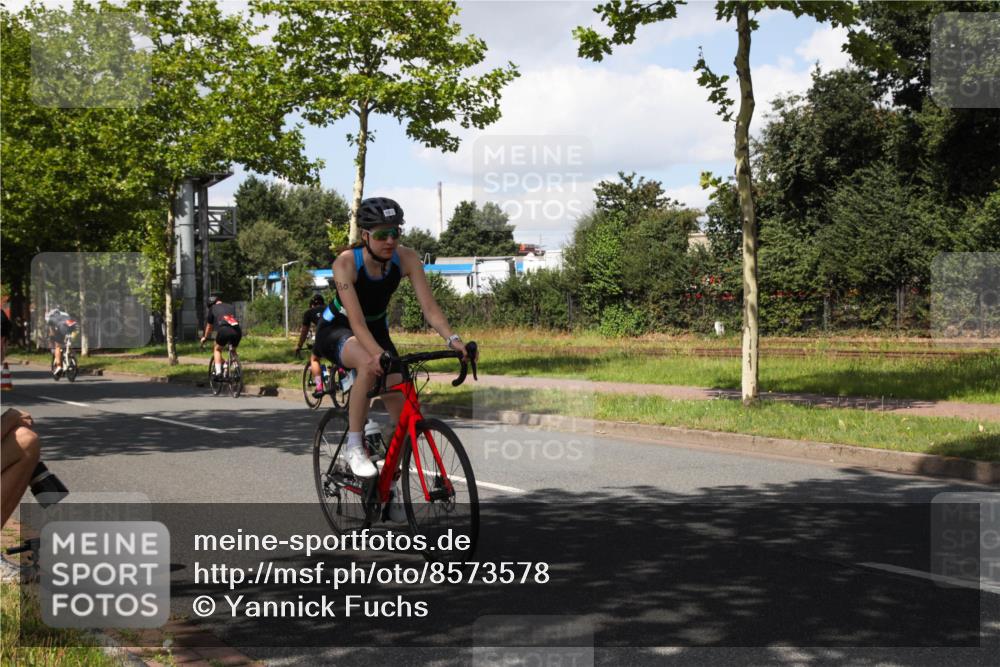 10.08.2025 - GEWOBA Citytriathlon Bremen Yannick Fuchs http://msf.ph/oto/8573578 10.08.2025 13:04:47 Radfahren 583, 629, 675, 808, 909, 929, 930, 939, 951 meine-sportfotos.de