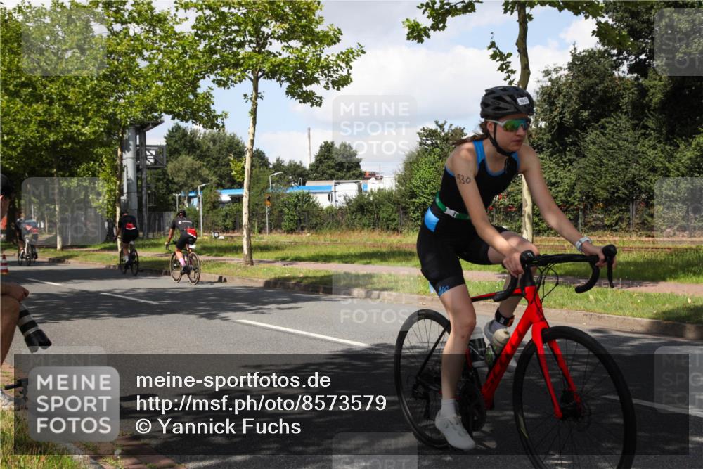 10.08.2025 - GEWOBA Citytriathlon Bremen Yannick Fuchs http://msf.ph/oto/8573579 10.08.2025 13:04:47 Radfahren 583, 629, 675, 808, 909, 929, 930, 939, 951 meine-sportfotos.de
