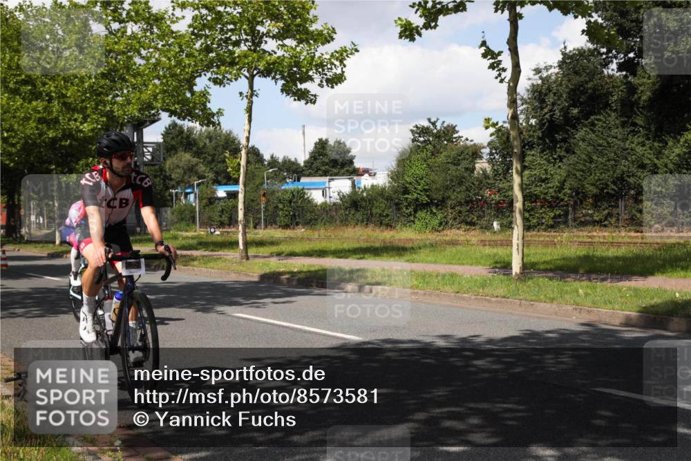 10.08.2025 - GEWOBA Citytriathlon Bremen Yannick Fuchs http://msf.ph/oto/8573581 10.08.2025 13:04:51 Radfahren 590, 629, 745, 909, 929, 930, 951 meine-sportfotos.de