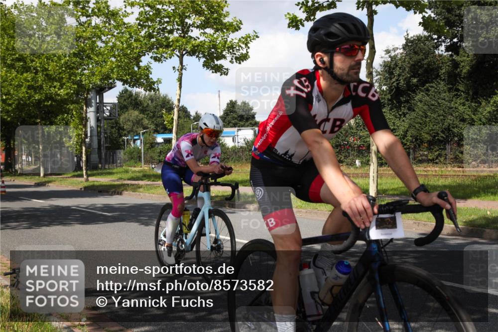 10.08.2025 - GEWOBA Citytriathlon Bremen Yannick Fuchs http://msf.ph/oto/8573582 10.08.2025 13:04:52 Radfahren 590, 629, 745, 909, 929, 930, 951 meine-sportfotos.de