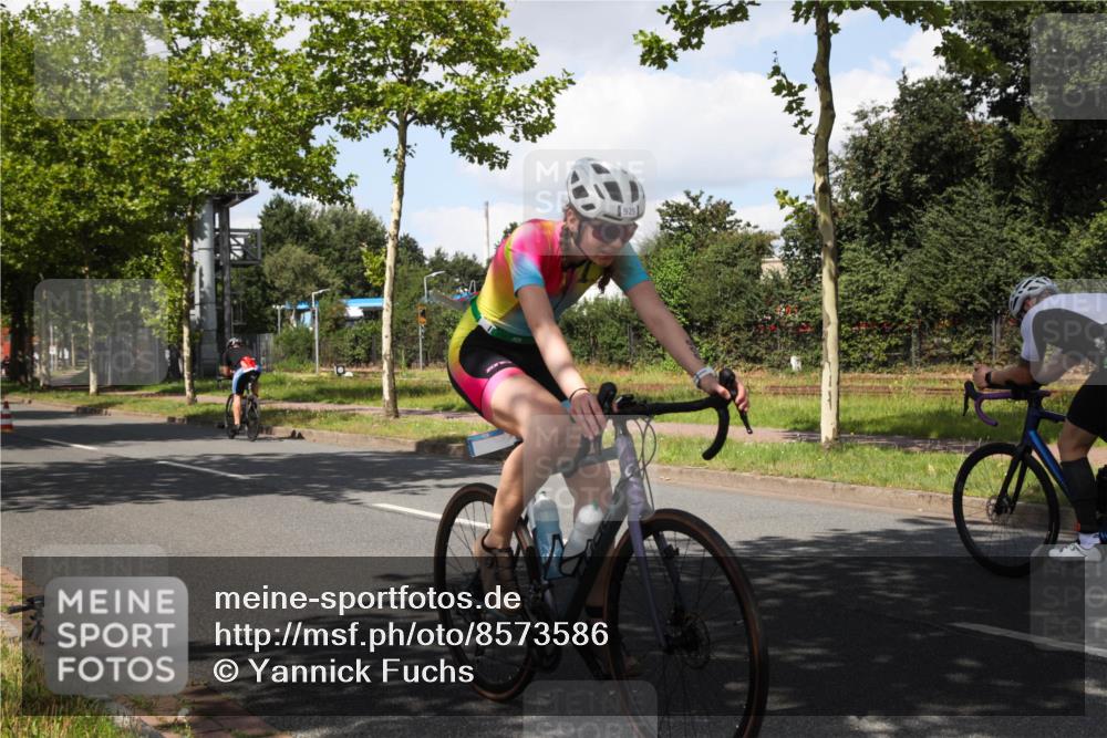 10.08.2025 - GEWOBA Citytriathlon Bremen Yannick Fuchs http://msf.ph/oto/8573586 10.08.2025 13:04:58 Radfahren 590, 629, 645, 745, 929, 930, 951, 1010 meine-sportfotos.de