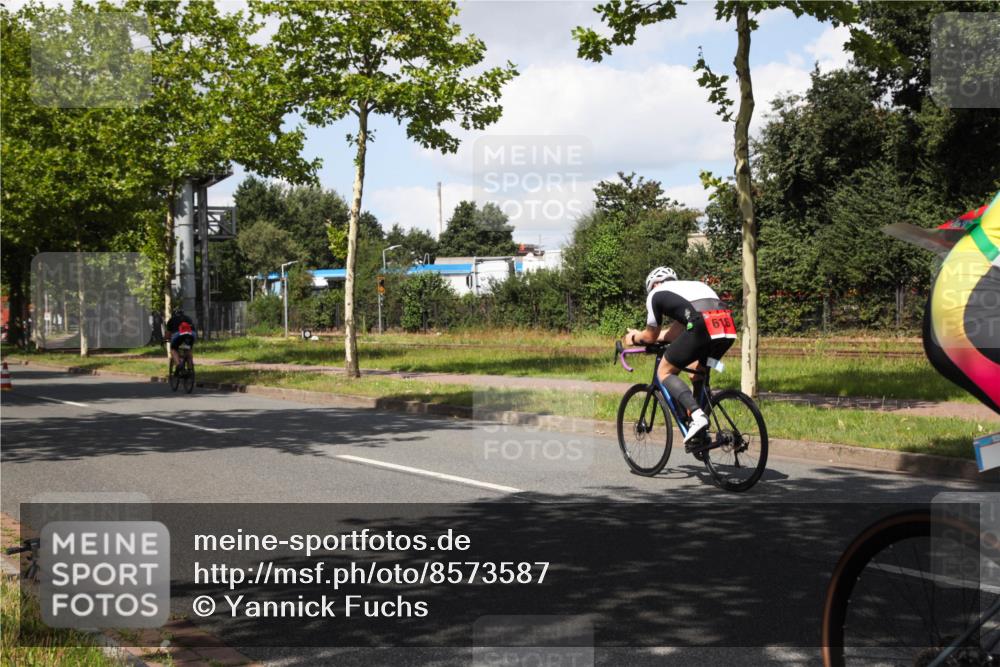 10.08.2025 - GEWOBA Citytriathlon Bremen Yannick Fuchs http://msf.ph/oto/8573587 10.08.2025 13:04:59 Radfahren 590, 629, 645, 745, 929, 930, 951, 1010 meine-sportfotos.de