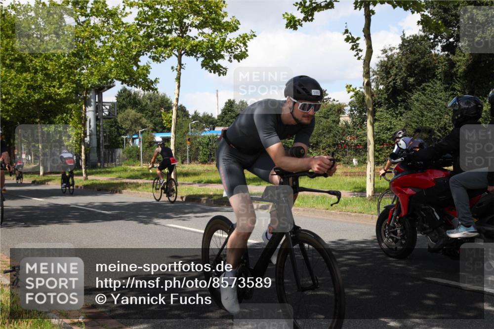 10.08.2025 - GEWOBA Citytriathlon Bremen Yannick Fuchs http://msf.ph/oto/8573589 10.08.2025 13:05:00 Radfahren 590, 629, 645, 745, 884, 929, 930, 951, 1010 meine-sportfotos.de