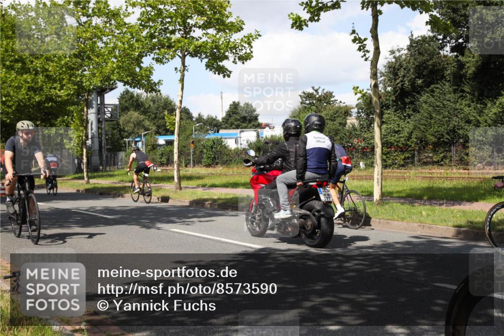 10.08.2025 - GEWOBA Citytriathlon Bremen Yannick Fuchs http://msf.ph/oto/8573590 10.08.2025 13:05:01 Radfahren 590, 629, 645, 745, 884, 916, 929, 951, 1010 meine-sportfotos.de