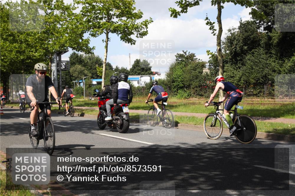 10.08.2025 - GEWOBA Citytriathlon Bremen Yannick Fuchs http://msf.ph/oto/8573591 10.08.2025 13:05:01 Radfahren 590, 629, 645, 745, 884, 916, 929, 951, 1010 meine-sportfotos.de