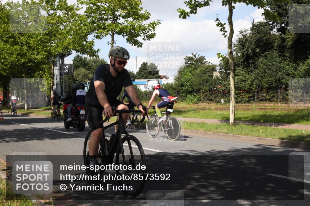 10.08.2025 - GEWOBA Citytriathlon Bremen Yannick Fuchs http://msf.ph/oto/8573592 10.08.2025 13:05:01 Radfahren 590, 629, 645, 745, 884, 916, 929, 951, 1010 meine-sportfotos.de