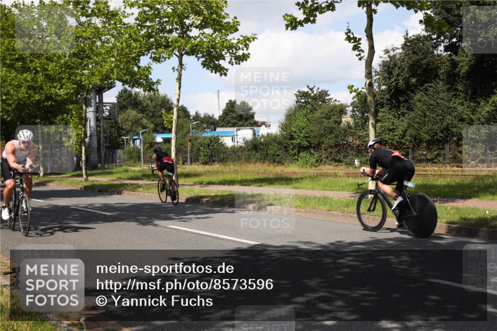 10.08.2025 - GEWOBA Citytriathlon Bremen Yannick Fuchs http://msf.ph/oto/8573596 10.08.2025 13:05:06 Radfahren 590, 645, 745, 884, 916, 928, 929, 958, 1010 meine-sportfotos.de
