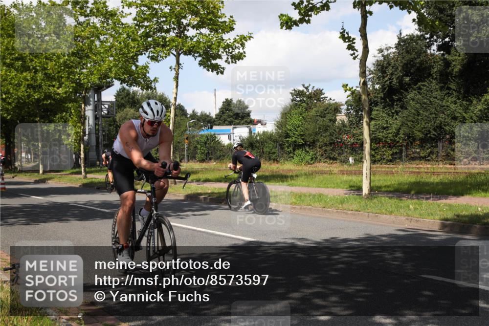 10.08.2025 - GEWOBA Citytriathlon Bremen Yannick Fuchs http://msf.ph/oto/8573597 10.08.2025 13:05:06 Radfahren 590, 645, 745, 884, 916, 928, 929, 958, 1010 meine-sportfotos.de