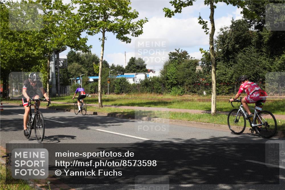10.08.2025 - GEWOBA Citytriathlon Bremen Yannick Fuchs http://msf.ph/oto/8573598 10.08.2025 13:05:12 Radfahren 587, 590, 622, 641, 645, 745, 884, 916, 928, 958, 1010 meine-sportfotos.de