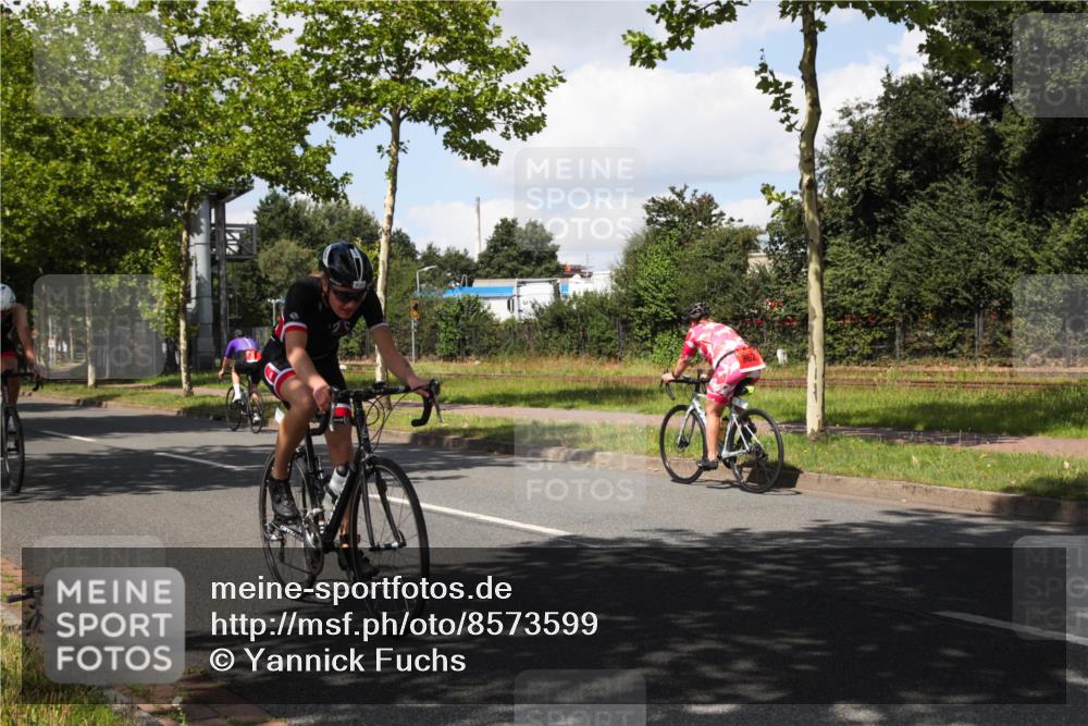 10.08.2025 - GEWOBA Citytriathlon Bremen Yannick Fuchs http://msf.ph/oto/8573599 10.08.2025 13:05:13 Radfahren 587, 590, 622, 641, 645, 745, 884, 916, 928, 943, 958, 1010 meine-sportfotos.de