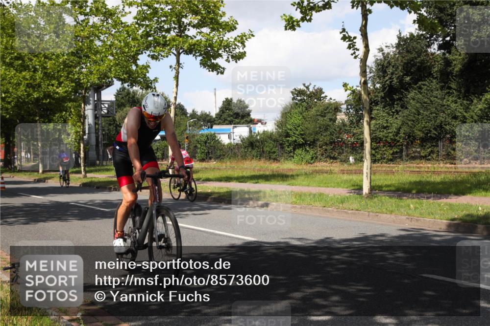 10.08.2025 - GEWOBA Citytriathlon Bremen Yannick Fuchs http://msf.ph/oto/8573600 10.08.2025 13:05:13 Radfahren 587, 590, 622, 641, 645, 745, 884, 916, 928, 943, 958, 1010 meine-sportfotos.de