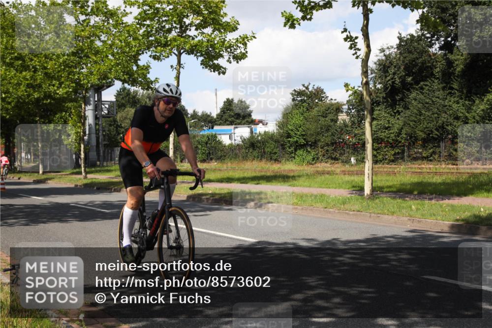 10.08.2025 - GEWOBA Citytriathlon Bremen Yannick Fuchs http://msf.ph/oto/8573602 10.08.2025 13:05:17 Radfahren 587, 622, 641, 645, 659, 884, 916, 928, 943, 958, 1010 meine-sportfotos.de