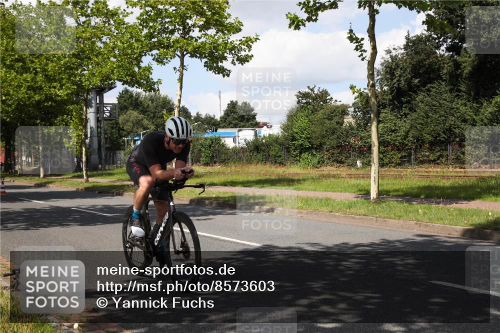 10.08.2025 - GEWOBA Citytriathlon Bremen Yannick Fuchs http://msf.ph/oto/8573603 10.08.2025 13:05:18 Radfahren 587, 622, 641, 645, 659, 884, 916, 928, 943, 958, 1010 meine-sportfotos.de