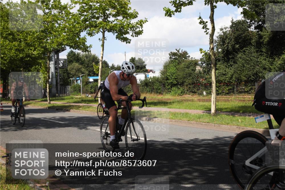10.08.2025 - GEWOBA Citytriathlon Bremen Yannick Fuchs http://msf.ph/oto/8573607 10.08.2025 13:05:20 Radfahren 587, 622, 641, 659, 884, 916, 928, 943, 958 meine-sportfotos.de