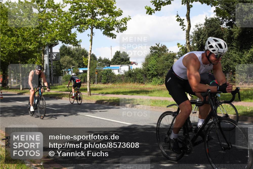 10.08.2025 - GEWOBA Citytriathlon Bremen Yannick Fuchs http://msf.ph/oto/8573608 10.08.2025 13:05:20 Radfahren 587, 622, 641, 659, 884, 916, 928, 943, 958 meine-sportfotos.de