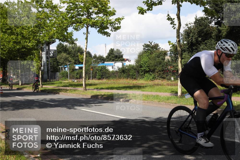 10.08.2025 - GEWOBA Citytriathlon Bremen Yannick Fuchs http://msf.ph/oto/8573632 10.08.2025 13:05:48 Radfahren 573, 615, 616, 627, 630, 746, 767, 793, 809, 857, 876, 897, 981 meine-sportfotos.de