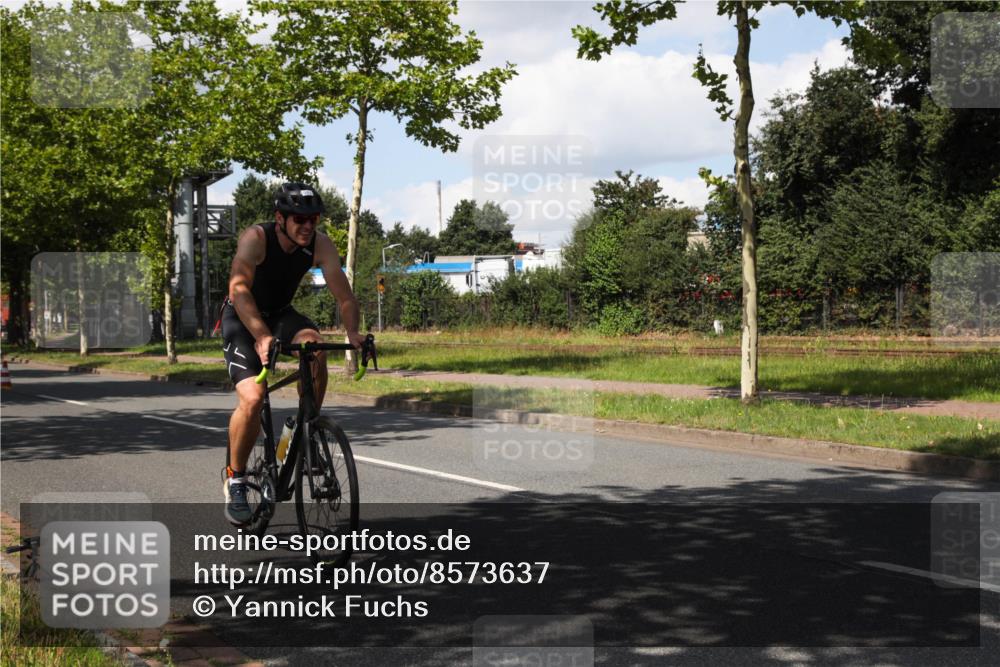 10.08.2025 - GEWOBA Citytriathlon Bremen Yannick Fuchs http://msf.ph/oto/8573637 10.08.2025 13:05:55 Radfahren 573, 616, 630, 767, 793, 857, 948, 981 meine-sportfotos.de