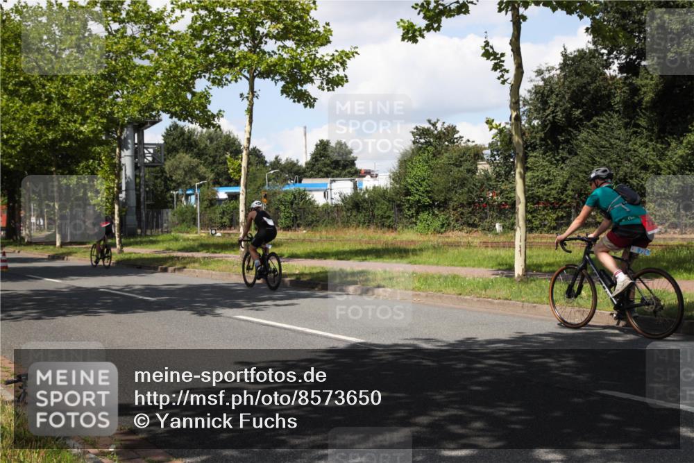 10.08.2025 - GEWOBA Citytriathlon Bremen Yannick Fuchs http://msf.ph/oto/8573650 10.08.2025 13:06:04 Radfahren 573, 630, 682, 741, 767, 793, 857, 918, 948, 962, 981 meine-sportfotos.de