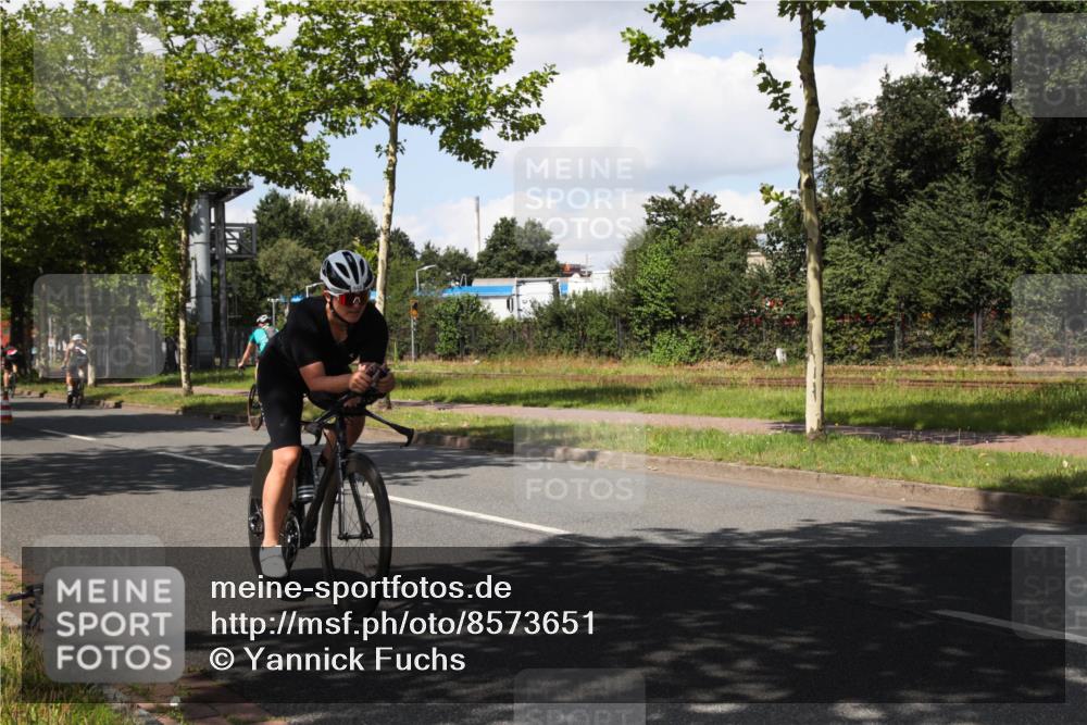 10.08.2025 - GEWOBA Citytriathlon Bremen Yannick Fuchs http://msf.ph/oto/8573651 10.08.2025 13:06:06 Radfahren 573, 630, 682, 741, 767, 793, 918, 948, 962, 981 meine-sportfotos.de