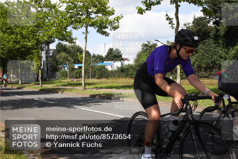 10.08.2025 - GEWOBA Citytriathlon Bremen Yannick Fuchs http://msf.ph/oto/8573654 10.08.2025 13:06:09 Radfahren 573, 630, 682, 741, 767, 918, 948, 962 meine-sportfotos.de