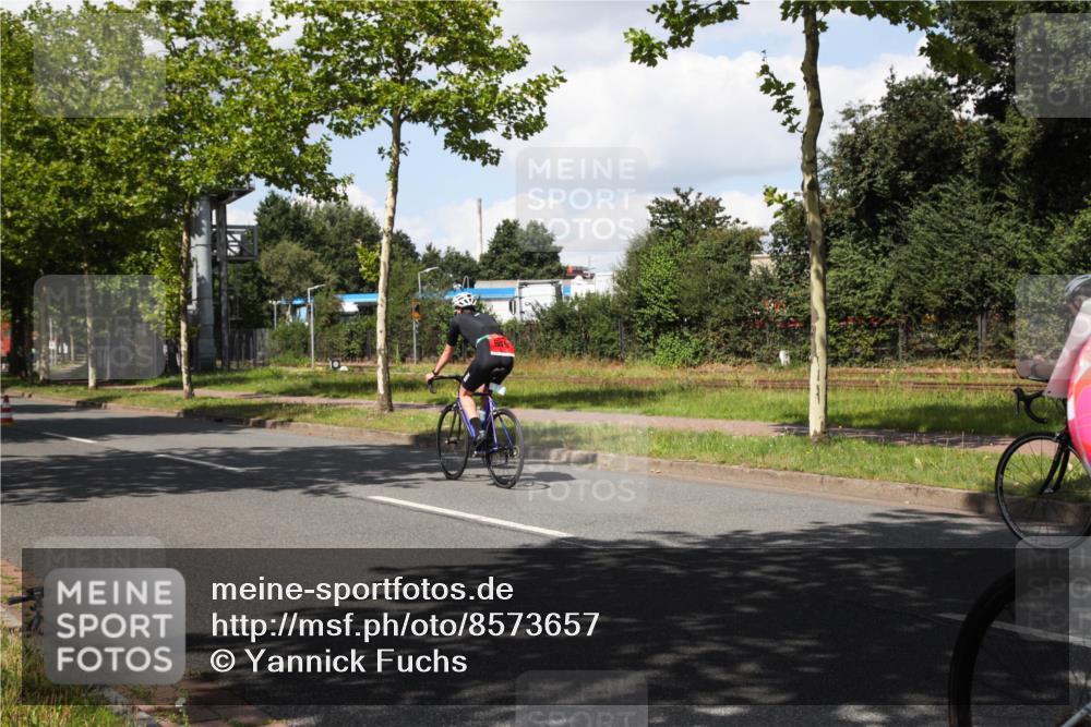 10.08.2025 - GEWOBA Citytriathlon Bremen Yannick Fuchs http://msf.ph/oto/8573657 10.08.2025 13:06:13 Radfahren 682, 741, 918, 948, 962, 1026 meine-sportfotos.de